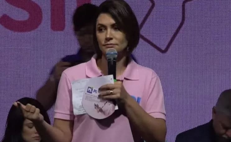 Michelle Bolsonaro diz que o "Congresso está de joelhos em frente ao STF"