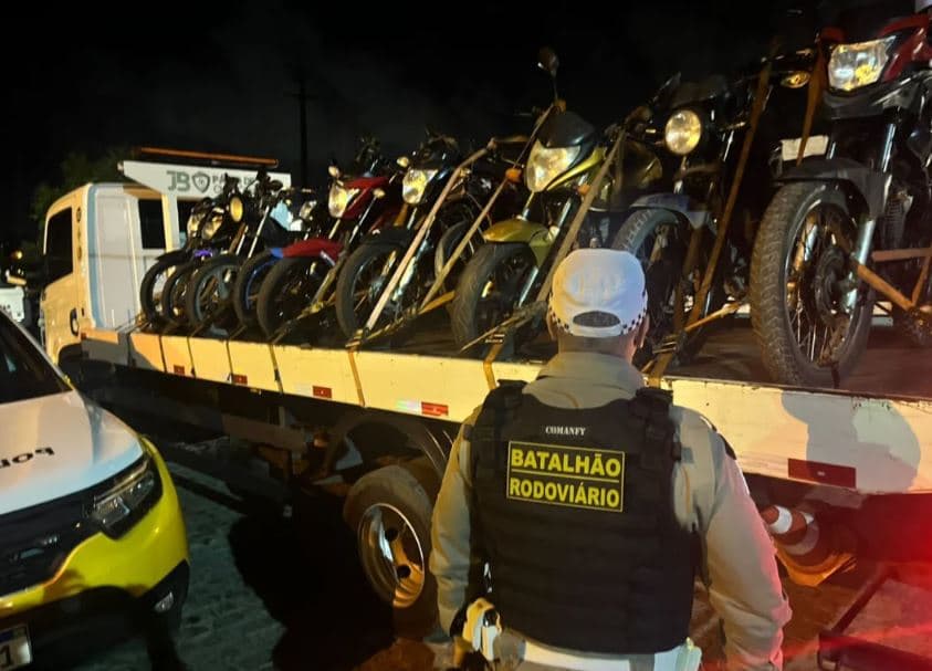 OPERAÇÃO SOSSEGO: 10 motocicletas barulhentas são apreendidas pelo CPRE na zona Norte de Natal