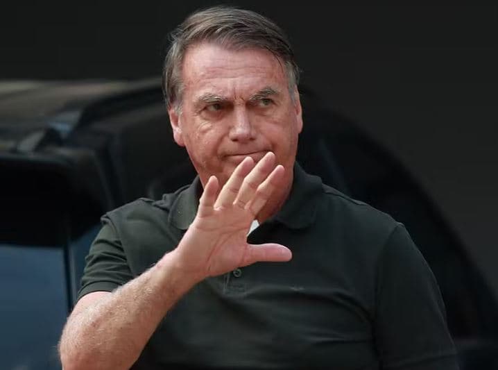 O medicamento que teria provocado alucinação em Bolsonaro, segundo relatório médico
