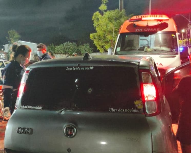 Motorista de aplicativo é baleado após entrar por engano em rua na Vila de Ponta Negra
