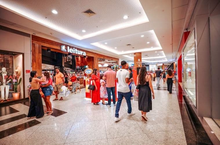 Feriado da Proclamação da República: Veja o que abre e fecha no comércio em Natal no sábado (15)