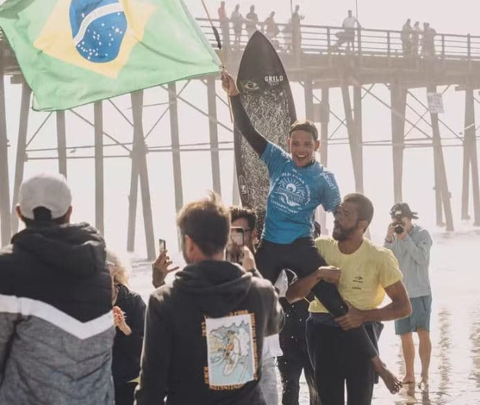 Potiguar Davi Lima conquista título mundial de parasurf na Califórnia