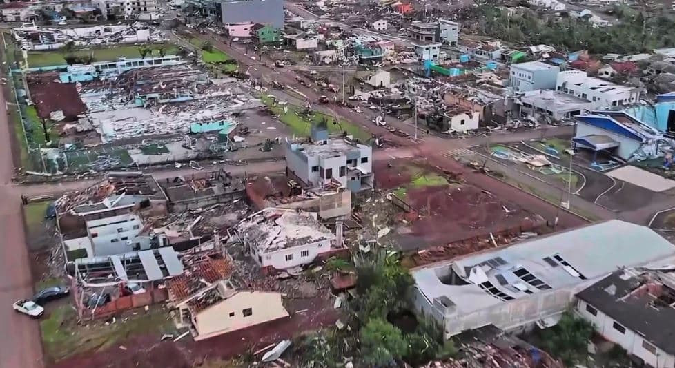 VÍDEO: Drone mostra destruição em cidade do Paraná após tornado com ventos de 250 km/h