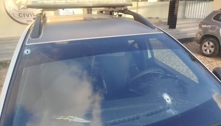 Viatura da PM é alvejada em Mãe Luíza durante madrugada de tiroteio e correria