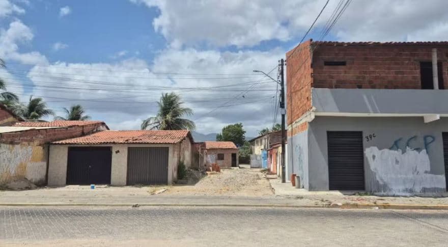 ‘TERRITÓRIO FANTASMA’: Expulsas por facções, 30 famílias deixam para trás casas com móveis e abandonam vila na Grande Fortaleza