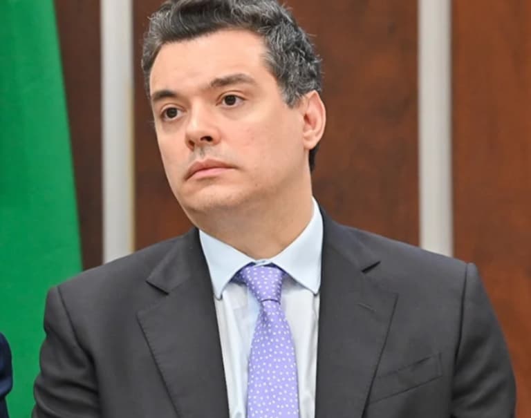 Walter Alves sente a bomba financeira do governo Bezerra estourando no colo