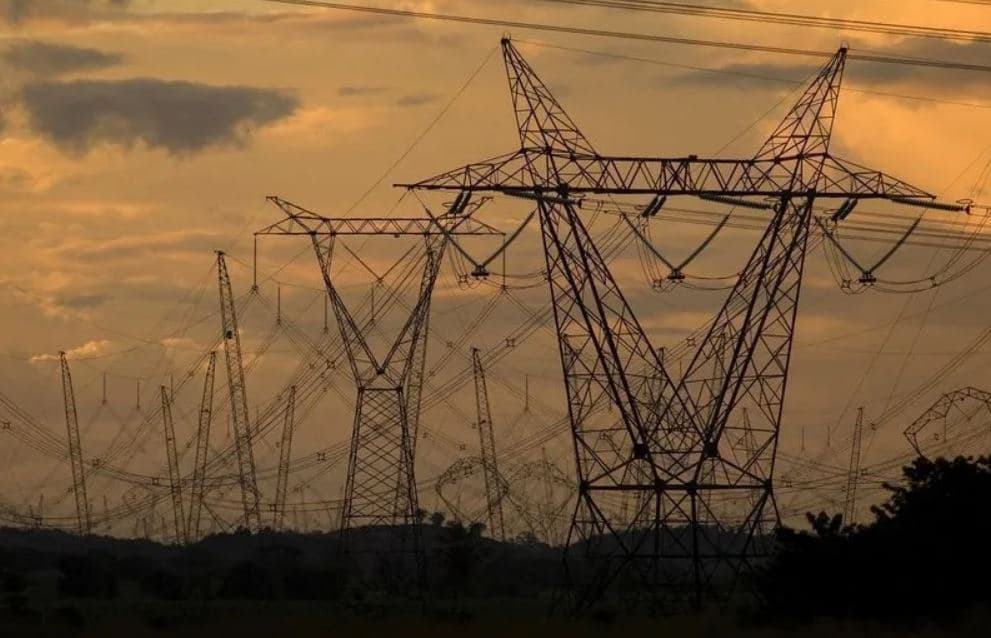 Setor elétrico chega forte a 2026, mas fragilidade das redes acende alerta