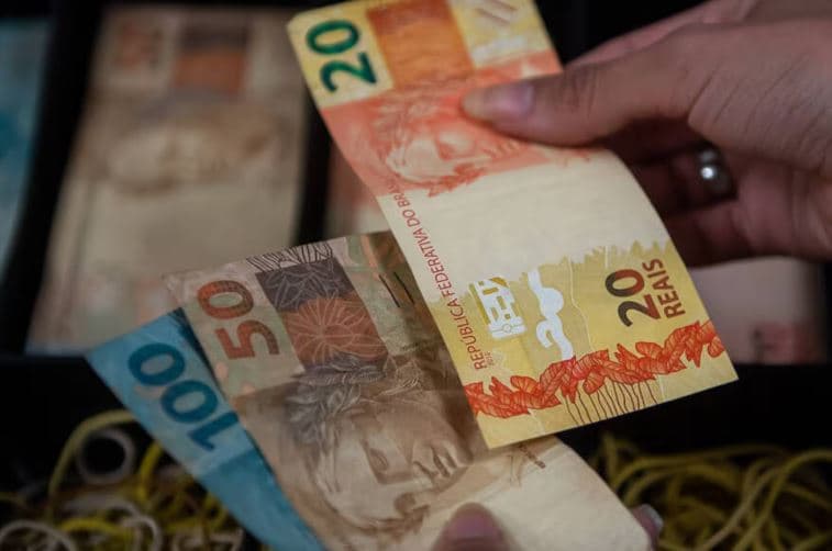 Novas regras do abono salarial PIS/Pasep vão cortar 3,6 milhões de beneficiários em 4 anos; veja quem ainda tem direito
