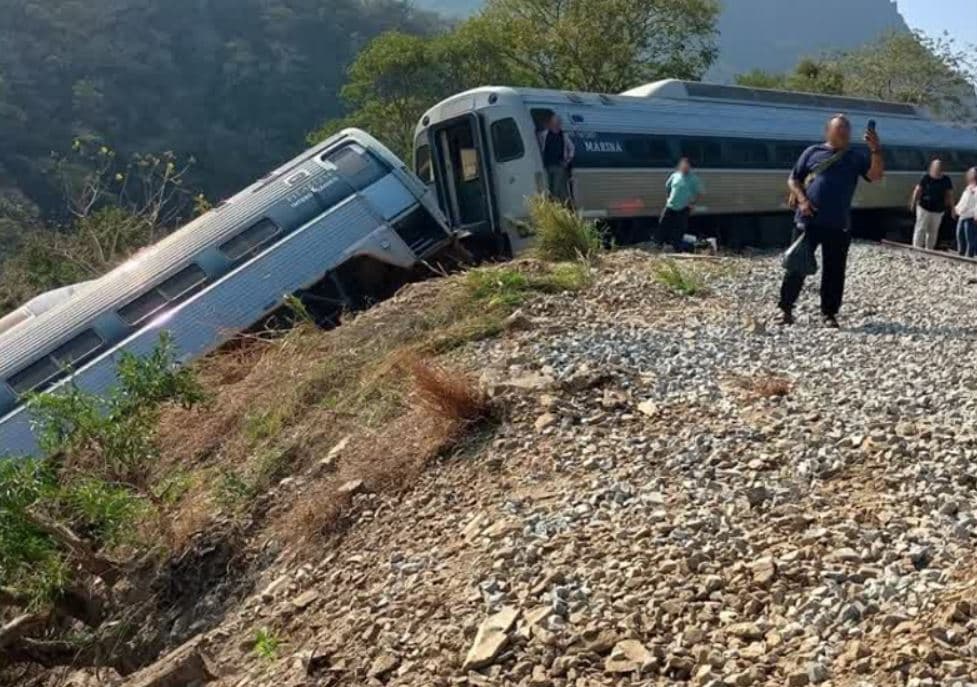 Tragédia: descarrilamento de trem interoceânico mata 13 e deixa quase 100 feridos no México