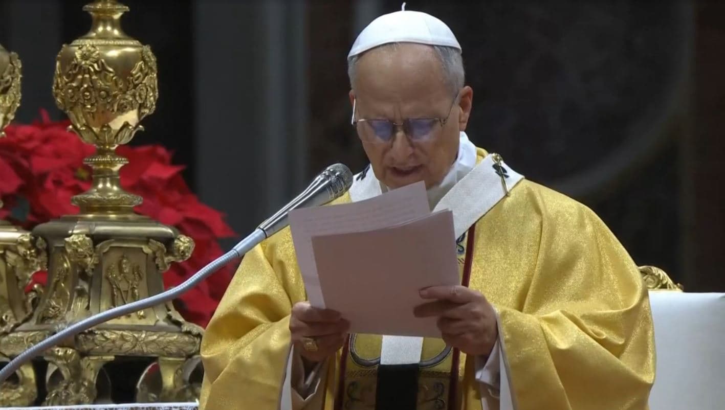 Negar ajuda aos pobres é rejeitar Deus, afirma papa Leão XIV na Missa do Galo