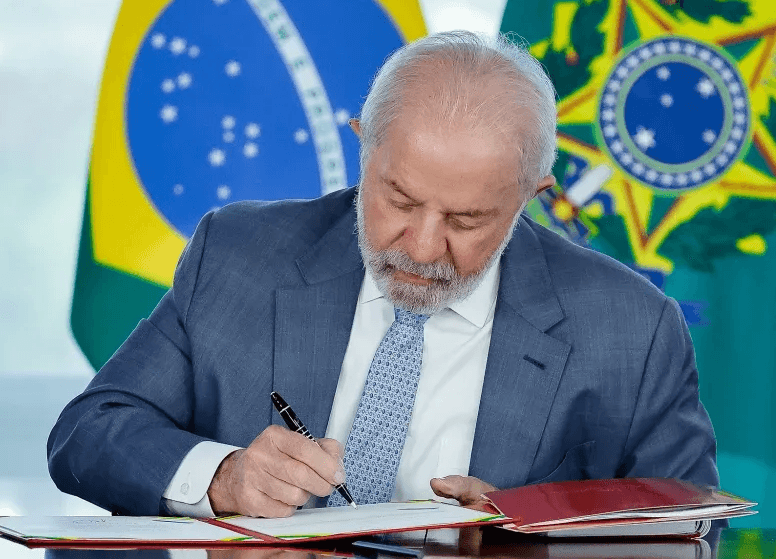 Presidente Lula sanciona lei que aumenta as penas para crimes sexuais contra menores
