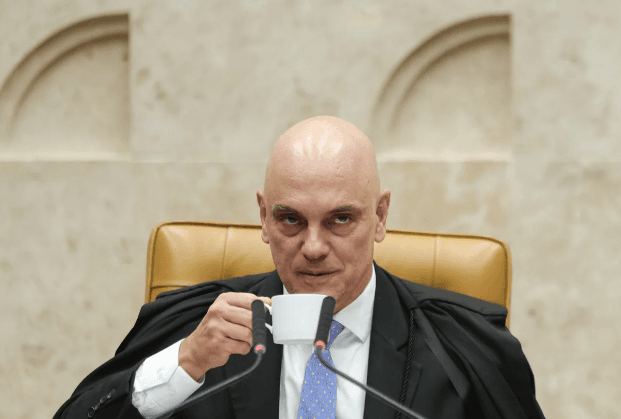Moraes defende humildade do Judiciário para ouvir críticas, mas aponta ataques de grupos influentes