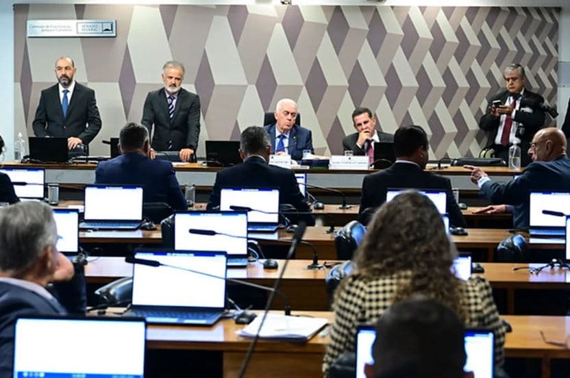 Em votação relâmpago, Comissão do Senado aprova fim da escala de trabalho 6×1