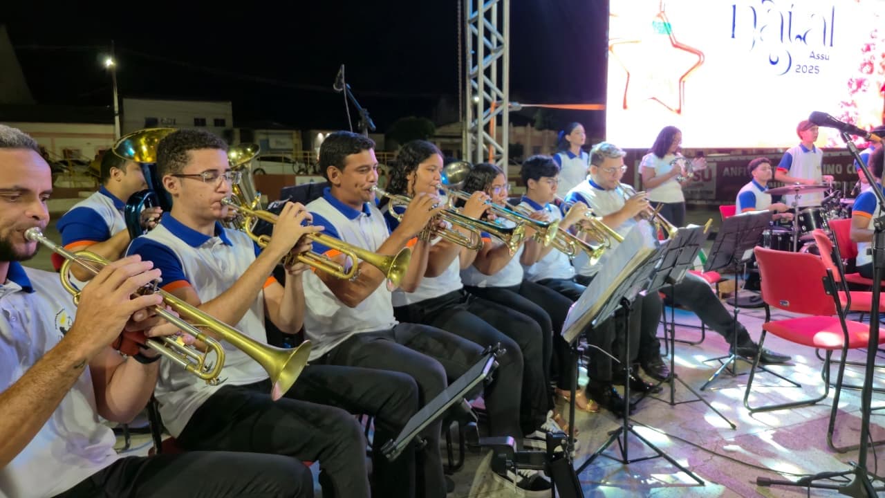 Prefeitura investe mensalmente mais R$ 20 mil em bolsas para músicos e entrega novo fardamento no recital de Natal