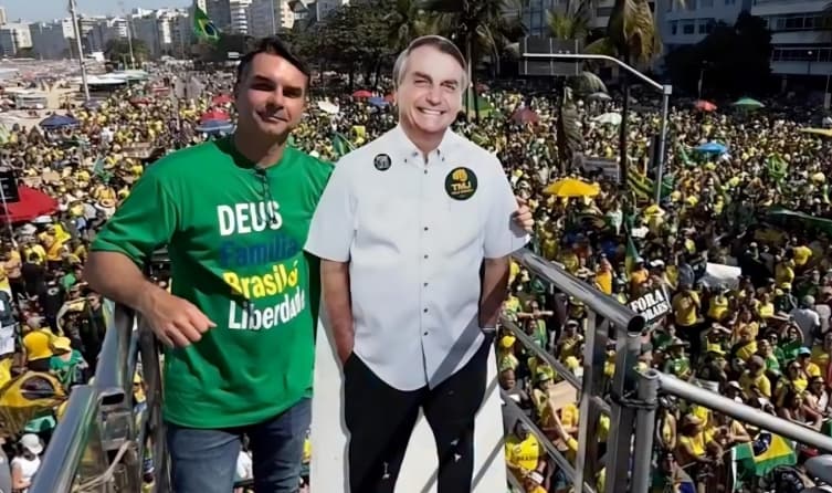 Flávio vai ler desabafo de Bolsonaro antes da cirurgia e revela ansiedade do ex-presidente