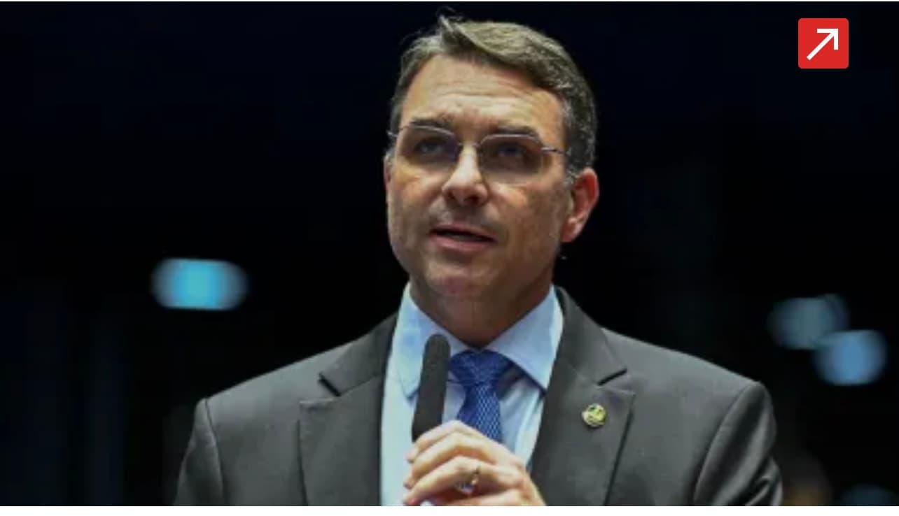 Flávio Bolsonaro conta com ajuda de Eduardo para diálogo com EUA
