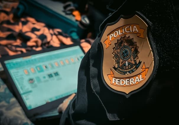 PF estoura operação em Natal e caça suspeito de abuso infantil em plena Ponta Negra