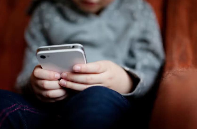 Brasil terá novas regras sobre uso de redes sociais por crianças e adolescentes; veja o que muda e quando