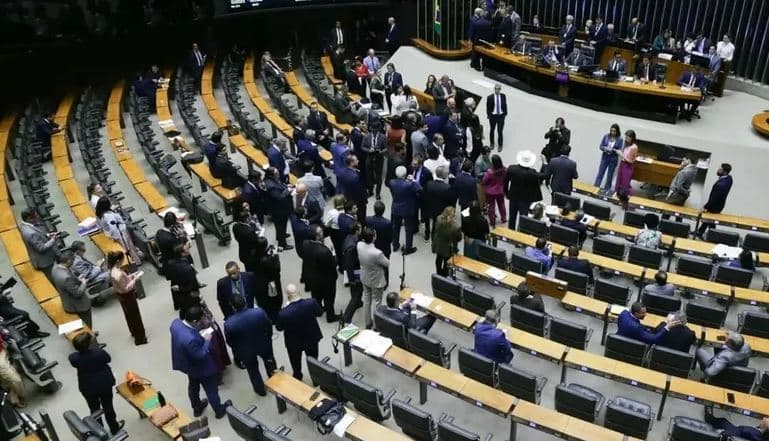 PL da dosimetria será votado nesta terça-feira (9) sem pedido de anistia, após acordo com líderes do Centrão