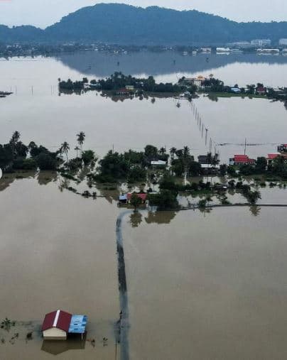 FOTOS: Tempestades e enchentes deixam mais de mil mortos na Ásia