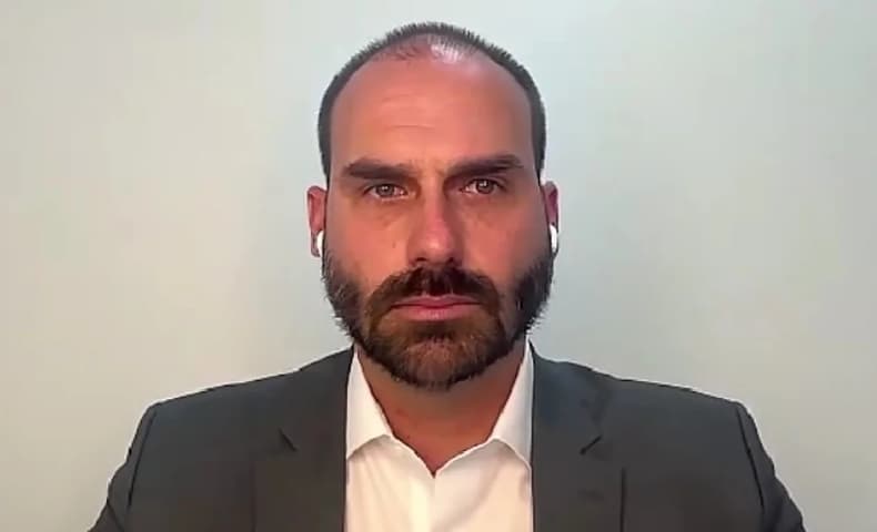 Eduardo Bolsonaro é notificado pela Câmara e corre risco de perder mandato por faltas