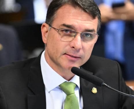 Flávio critica decisões do STF sobre eleições: "Parece delegacia"