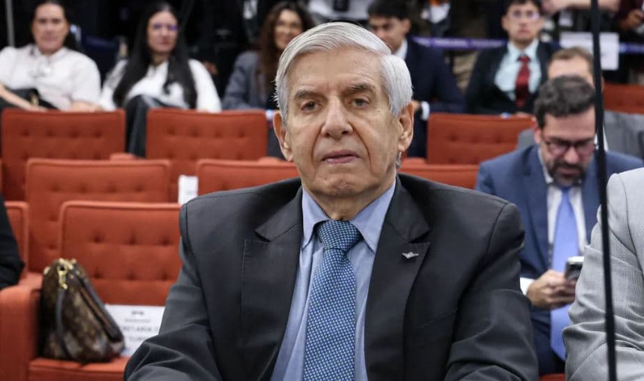 PF agenda perícia para avaliar possível Alzheimer do general Heleno