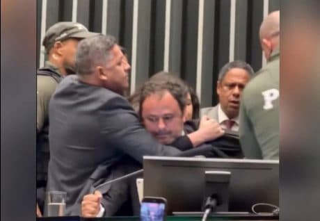 Deputados do PSol ficam com traumatismos e torsões após confusão na Câmara