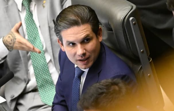 Após confusão com Glauber, Motta abre sessão e põe PL da Dosimetria na pauta