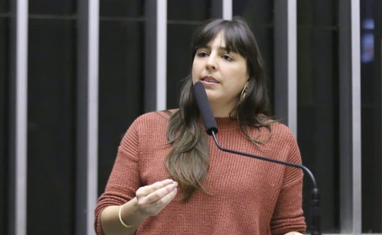 Vergonha alheia de novo: na ânsia de criticar Paulinho, Natália dissemina fake news no próprio perfil