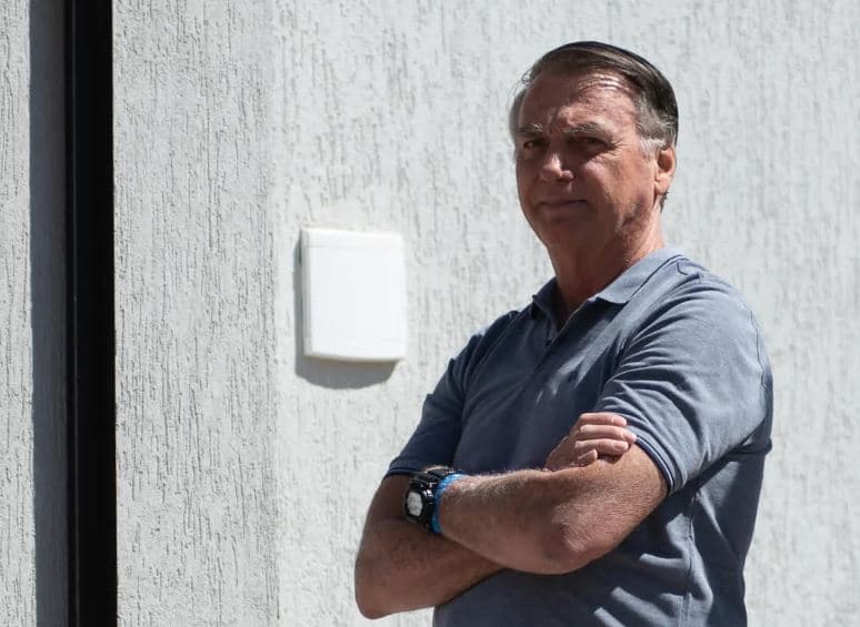 Exército abre processo para revogar porte de arma de Jair Bolsonaro