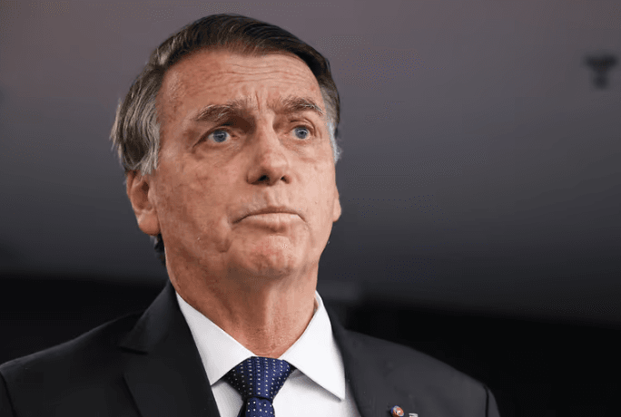 Bolsonaro passará por fisioterapia e cuidados de analgesia após cirurgia, diz boletim médico