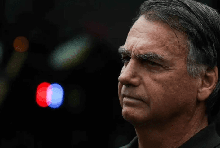 Defesa de Bolsonaro pede internação na quarta (24) e cirurgia na quinta (25); PGR tem 24h para se manifestar