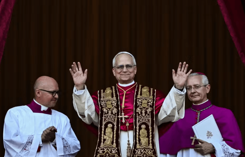 Papa Leão XIV entra na lista das pessoas mais bem-vestidas da revista Vogue em 2025