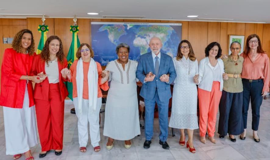 Lula deixa ministras no fim da fila e concentra agendas com homens no Planalto