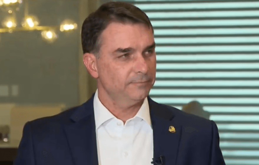 Flávio Bolsonaro abre pré-campanha com giro internacional; Roteiro inclui Israel e países do Oriente Médio