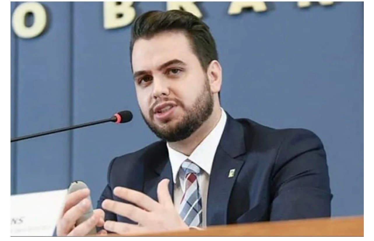 PF prende Filipe Martins, ex-assessor de Bolsonaro, a pedido de Moraes