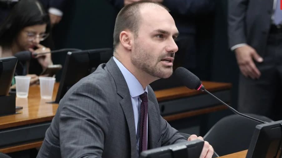 PF ordena que Eduardo Bolsonaro retorne a cargo de escrivão na corporação
