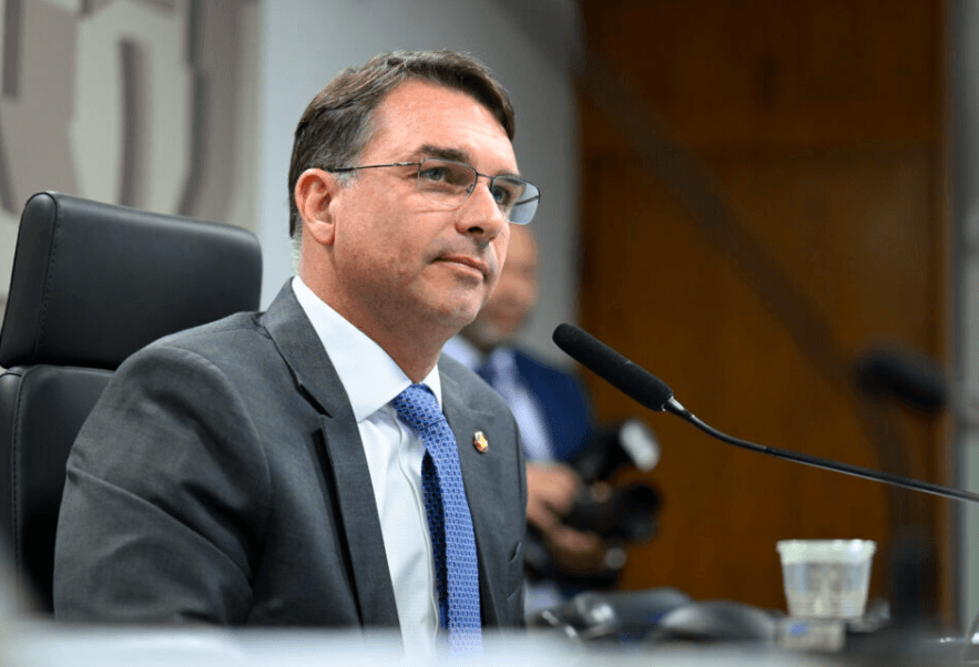 ‘Lula não quer paz’, diz Flávio Bolsonaro após veto ao PL da Dosimetria