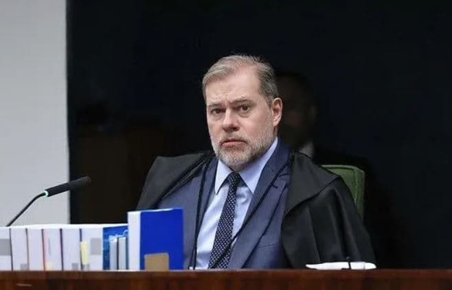 Toffoli resiste à pressão e mantém relatoria de inquérito sobre o Banco Master no STF
