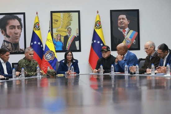 Presidente interina da Venezuela, Delcy Rodríguez, fala em trabalhar ‘junto' com os EUA