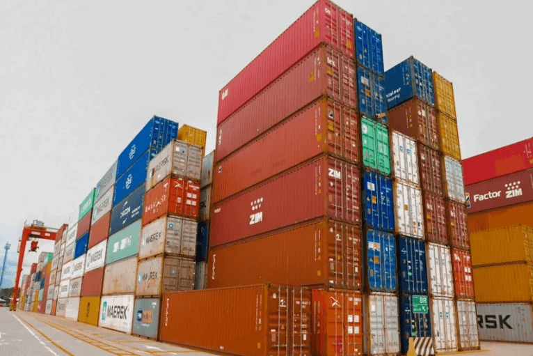 EFEITO TARIFAÇO: exportações do Brasil para os EUA caem 6,6% em 2025