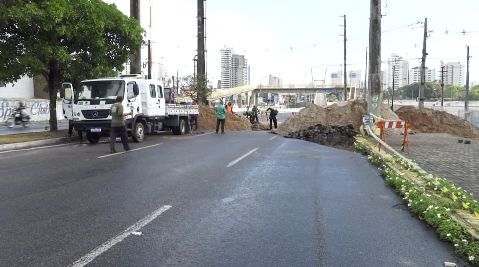 Trecho da Avenida Prudente de Morais segue totalmente interditado na manhã desta sexta-feira (16)