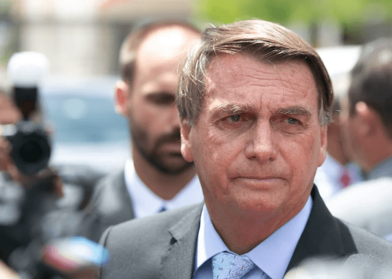 Defesa de Bolsonaro pede ao STF para que ele deixe cela da PF e vá ao hospital após sofrer queda e bater a cabeça