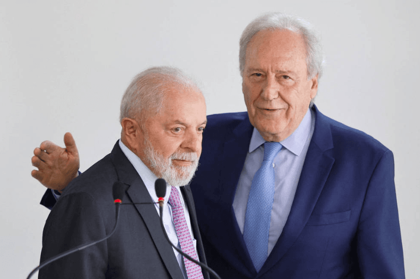 Ministro da Justiça, Lewandowski entrega carta de demissão a Lula