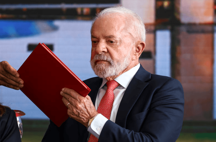 Após derrota no Senado, Lula sofre pressão para indicar mulher ao STF; entenda