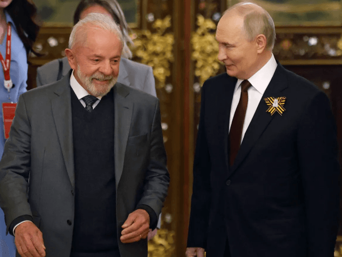 Lula e Vladimir Putin conversam por telefone sobre Venezuela e concordam em trabalhar para reduzir tensões na América Latina