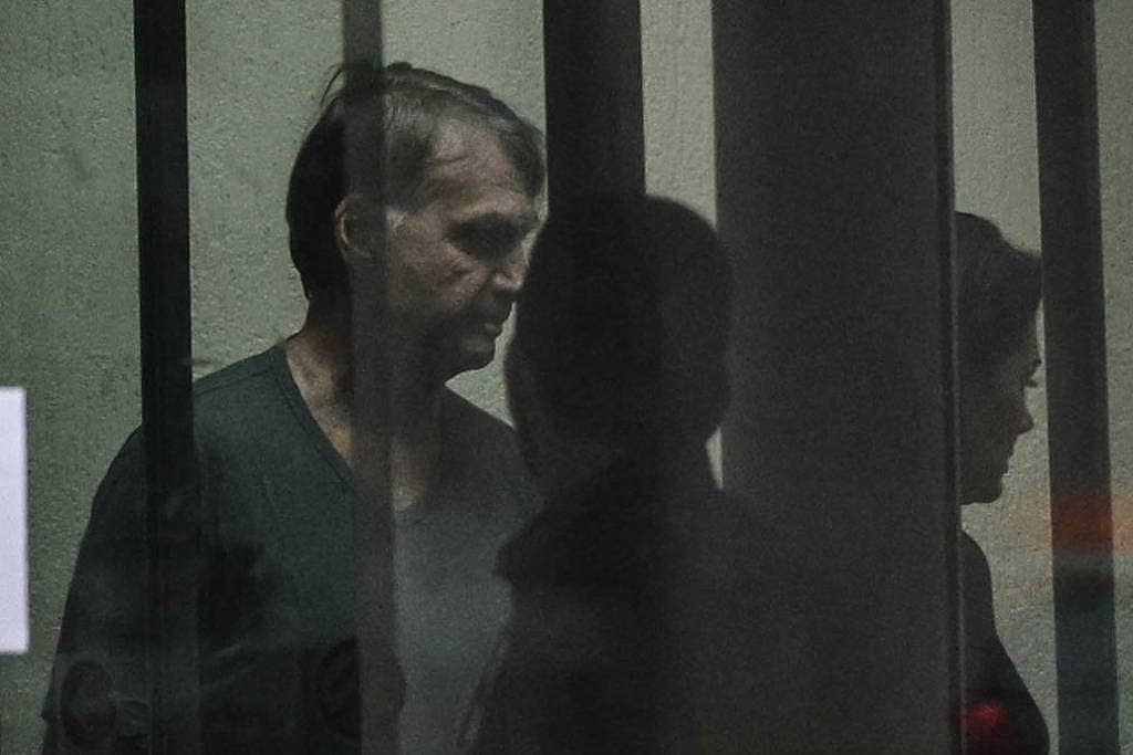 Moraes autoriza Bolsonaro a receber visitas de Rogério Marinho, Bia Kicis e assessor de Tarcísio