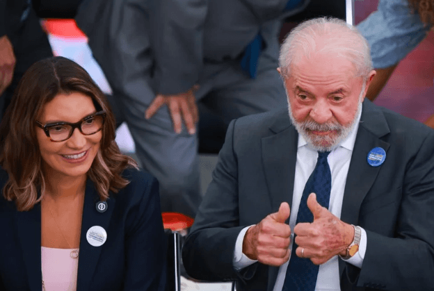 Lula reúne base em jantar, cita Trump, ignora polêmica de penduricalhos e crava candidatura à reeleição