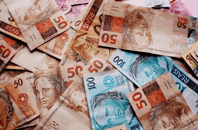 Arrecadação federal bate recorde histórico e soma R$ 325,8 bilhões em janeiro, maior valor em 32 anos